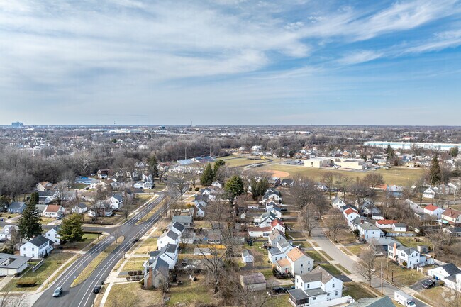 Eastgate’s residential streets include a blend of classic Colonial Revivals and updated contemporary homes.