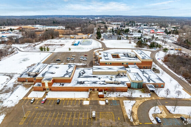Brandon Middle School challenges students by offering an all encompassing curriculum.