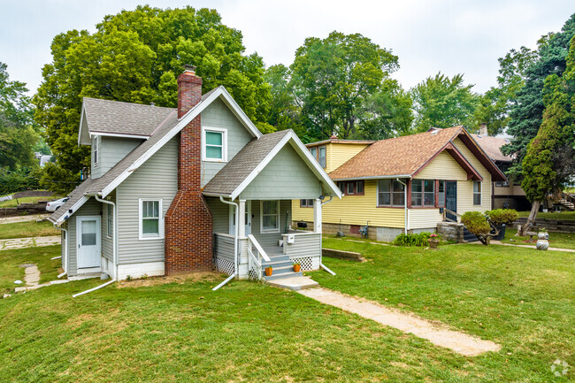 Typical homes in Fairfax include two or three bedrooms and front porches.
