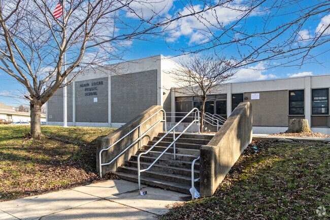 The student-teacher ratio at Alain Locke School is 9-1.