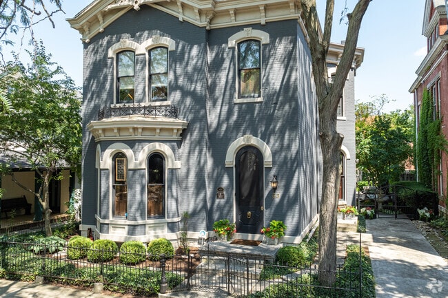 Keeping with its age, Oregon’s homes tend toward Classical and Victorian styles.