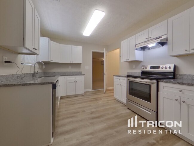 819 Plumbridge Ct, Lithonia, GA 30058 - photo 5