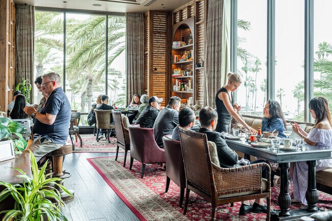 LSXO is an upscale, speakeasy-style Vietnamese Restaurant in Huntington Beach.