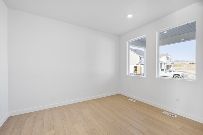 6067 W Garnet Grove Way, West Jordan, UT 84081 - photo 4