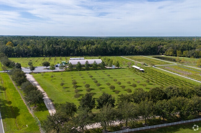 There are many farms in Dinsmore.
