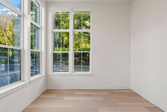 Living Room (Unit 4)