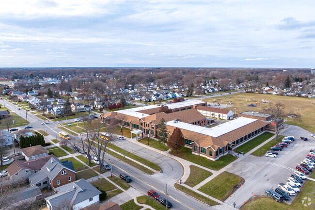 Parents enjoy living in close proximity to Garfield Elementary School, making drop offs easy.