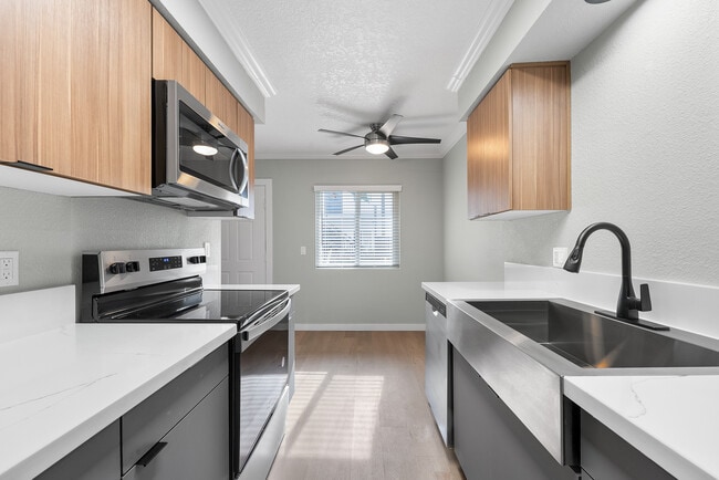 Four Seasons Apartments, Paramount, CA 90723 - photo 6