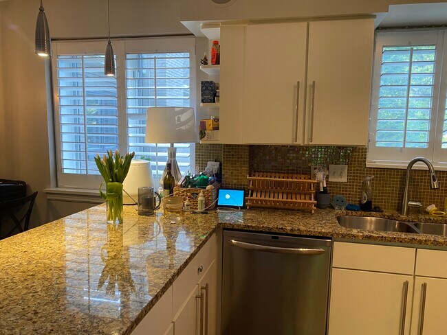 227 N Dotger Ave unit E14, Charlotte, NC 28207 - photo 4