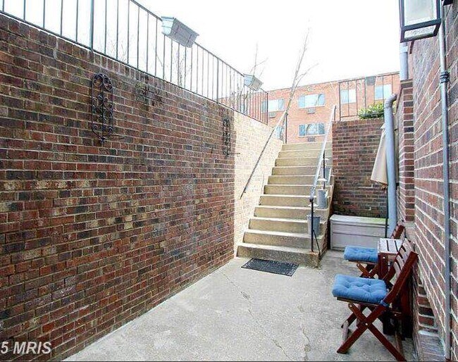 4481 Macarthur Blvd NW unit B1, Washington, DC 20007 - photo 3