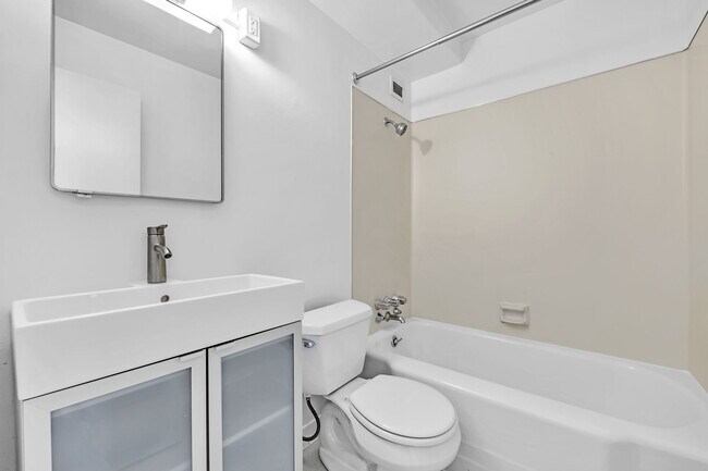 Uptown Arms & Manor, Portland, OR 97210 - photo 6