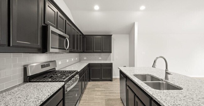 1806 Apache Cir unit 38652430, Cleburne, TX 76033 - photo 4