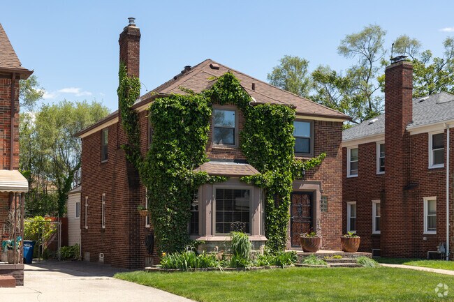 Brick American four-square homes with climbing ivy add to the charm of Bagley.