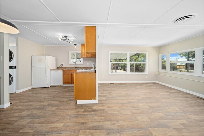 3300 15th St W, Rosamond, CA 93560 - photo 3