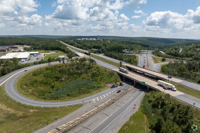 Mahanoy residents enjoy quick access to I-81 via Route 61, making commuting simple.