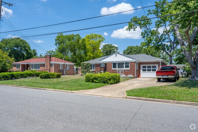 A line of ranch homes on Westbrook Dr in Coliseum Central.