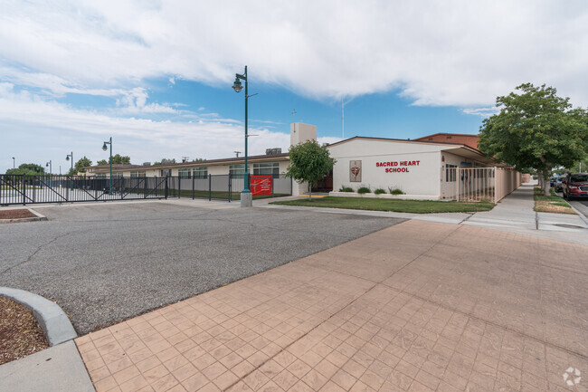 Sacred Heart Elementary School is located in Central Lancaster, CA.