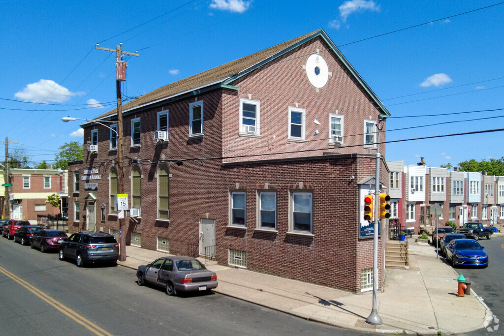 Hunting Park Christian Academy is another school option for your children in the Hunting Park.