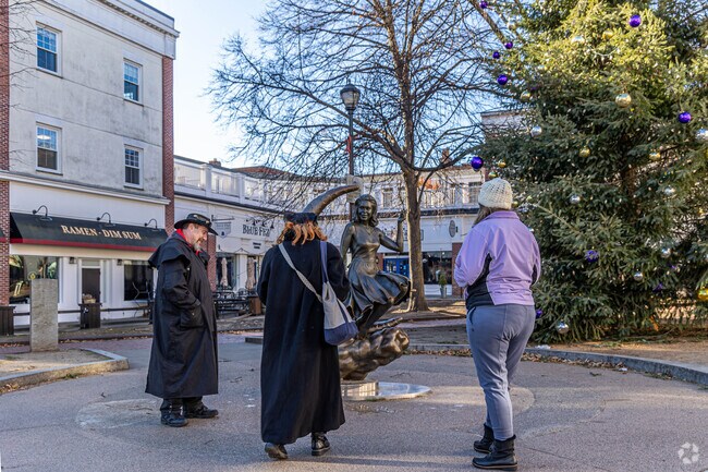 Residents of Mark Park have quick access to Salem Downtown and all it has to offer.