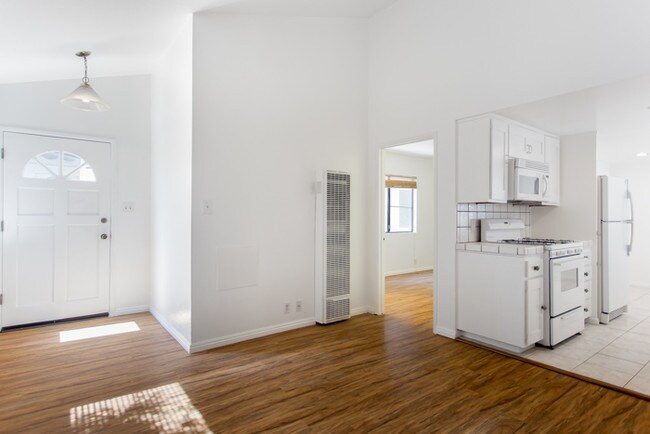 539 Venice Way unit 1, Venice, CA 90291 - photo 2