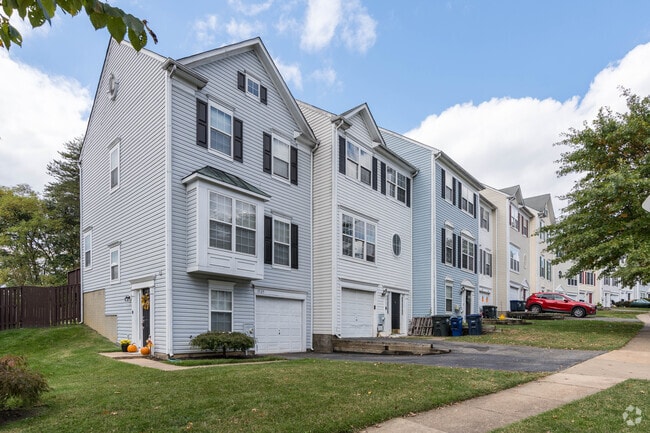 Row of townhomes in Oxon Creek in Shipley Terrace, Washington.