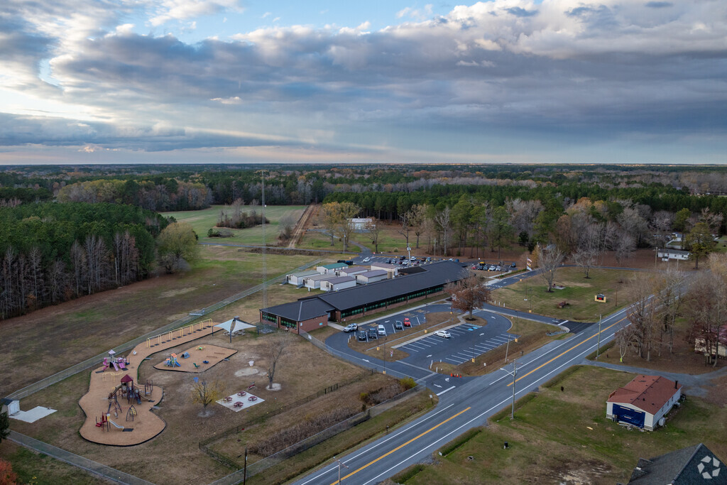 Students in Pre-K, Kindergarten or 1st grade may attend Westside Primary School.
