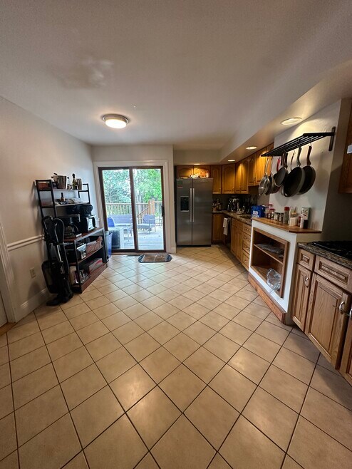 728 E 5th St unit 1, Boston, MA 02127 - photo 1