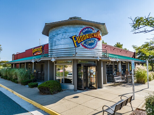 Bite into Fuddruckers' goodness, a beloved burger spot in Agnewvile for food enthusiasts.