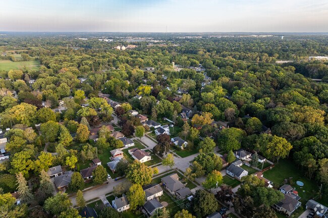 Temperatures in Peabody Park range from an average of 81º in the summer to 10º in the winter.