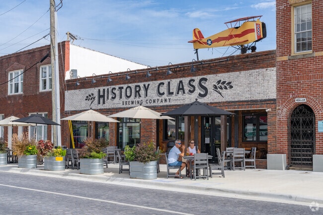 Enjoy fresh-brewed beer and food at History Class in downtown Panama City.