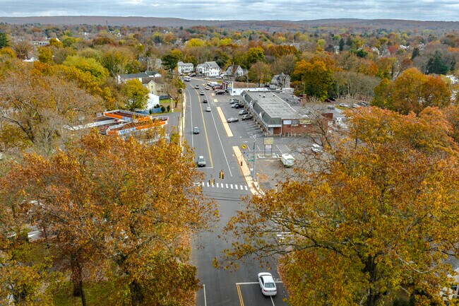Center St runs through the heart of Verplanck and leads you to Center Plaza.
