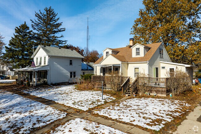 Cape Cods and bungalows share the streets in Watseka.
