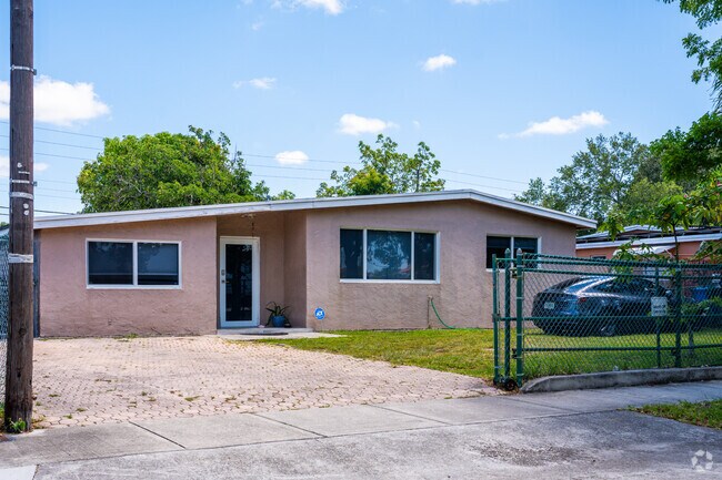Ranch style single family home in the heart of Lake Forest.