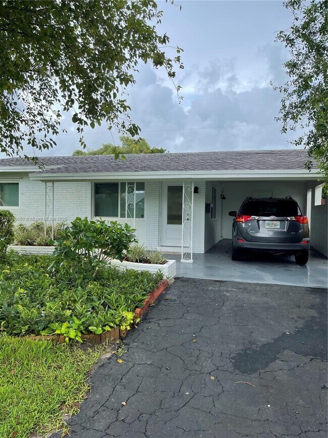 330 NE 42nd Ct, Oakland Park, FL 33334