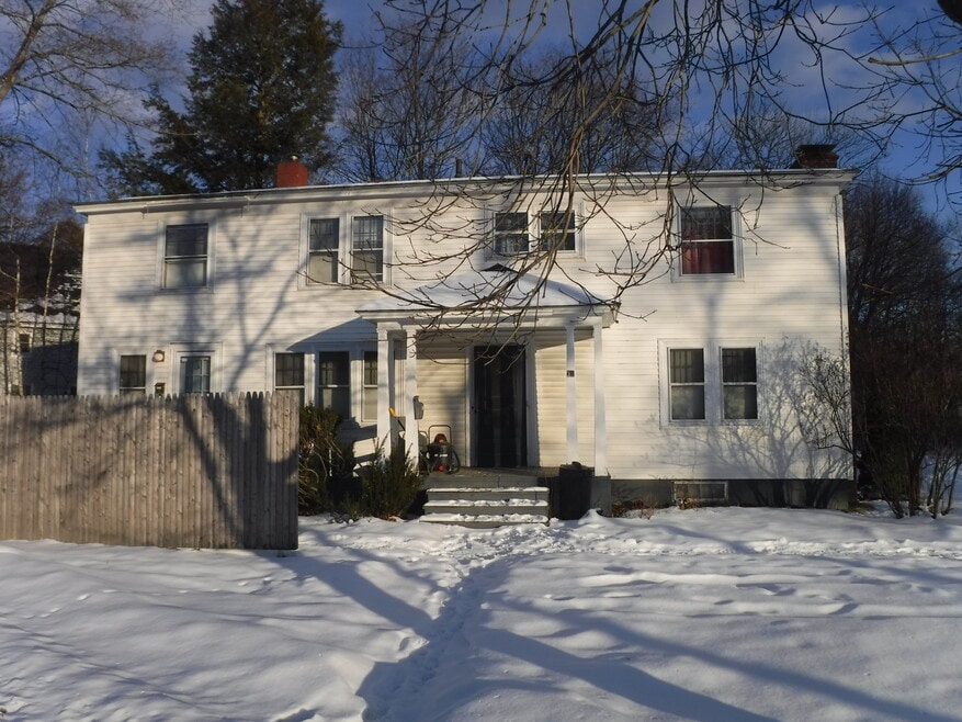 32 College Ave unit 4, Orono, ME 04473 - photo 1