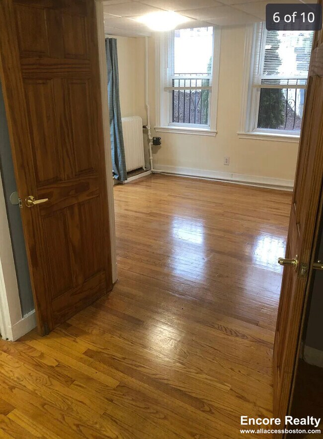 352 Riverway unit 7, Boston, MA 02115 - photo 6