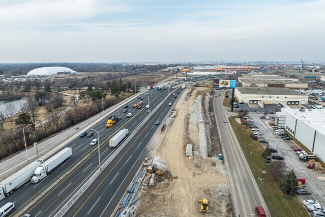 Residents enjoy having close access to I 290 in West Grand Ave.