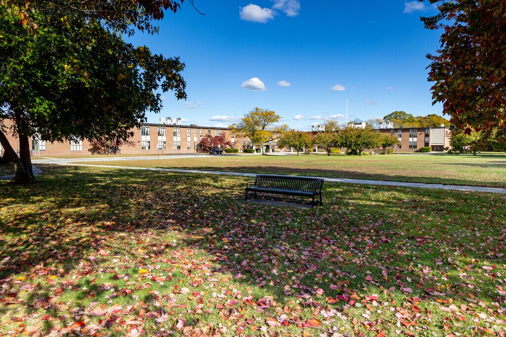 Veterans Memorial Middle School has over 1,000 students enrolled in grades 6-8.