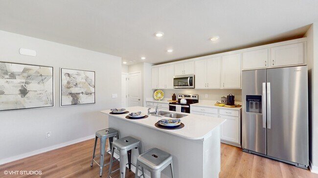 2464 Chloe Ln, Hiawatha, IA 52233 - photo 3