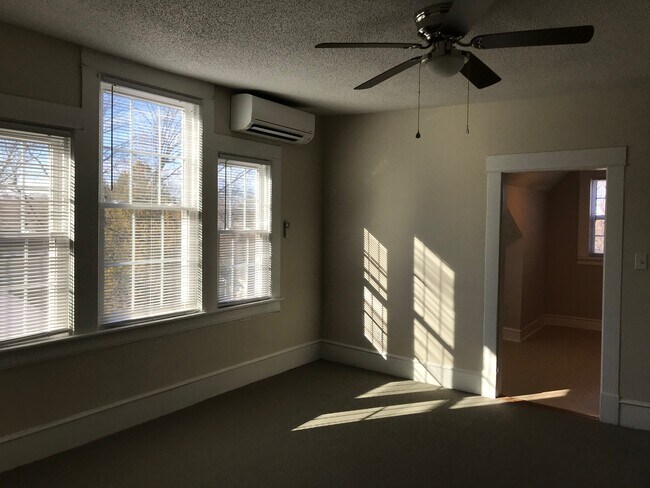 1219 Grace Ave unit C, Burlington, NC 27217 - photo 5