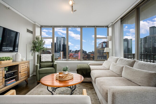 Jefferson Tower unit 904, Chicago, IL 60661 - photo 4