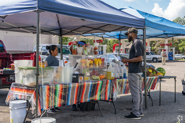 Fox Meadows features roadside food and drink stands.