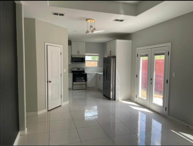 201 W Rutherford Ave unit 2, Edinburg, TX 78541 - photo 2