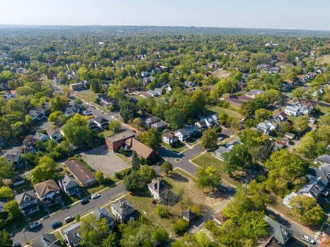 Mount Vernon is surrounded by the lush greenery of Ohio.