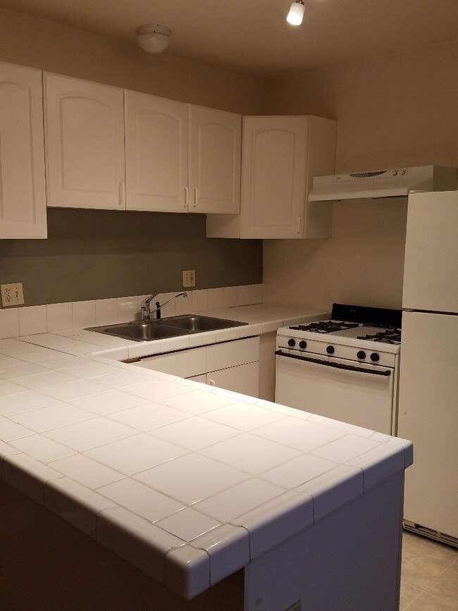 1418 E St unit A, Sacramento, CA 95814 - photo 4