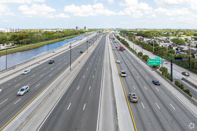Easy access to and from Forest Ridge using the Interstate I-595.