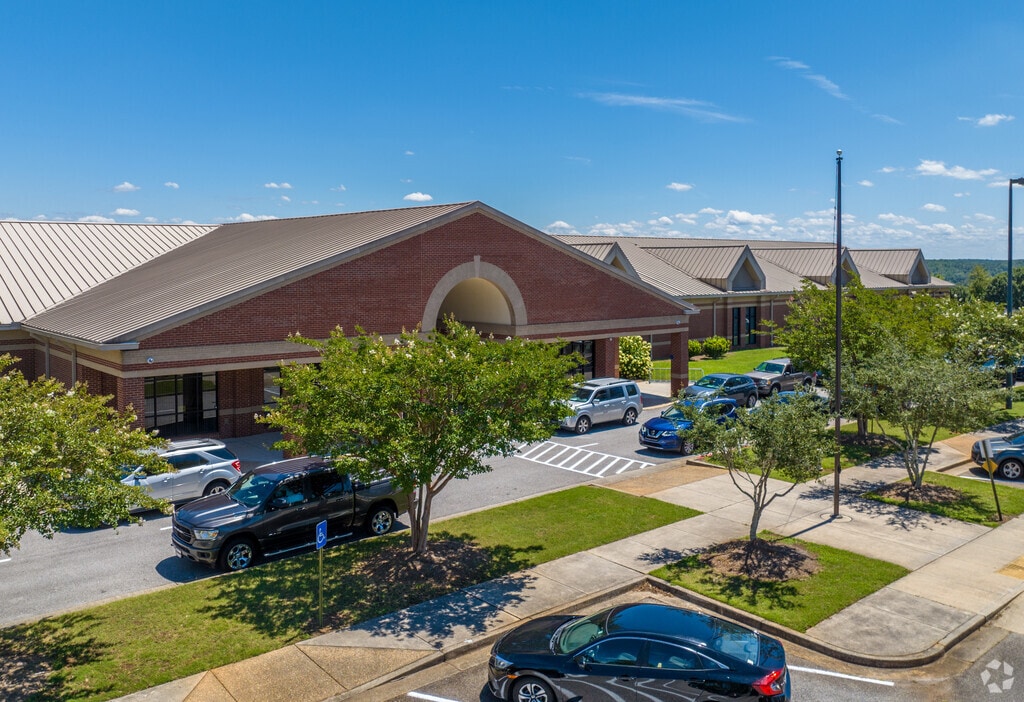 Red Oak Elementary School is located at 175 Monarch Village Way, Stockbridge, GA 30281.