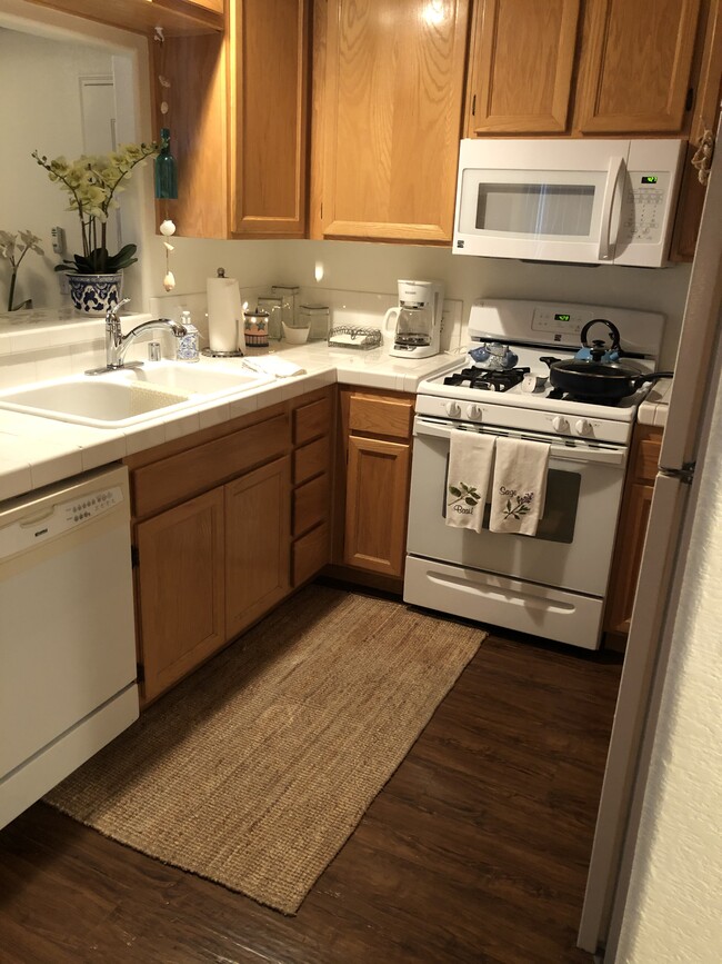 Kitchen w/all Appliances