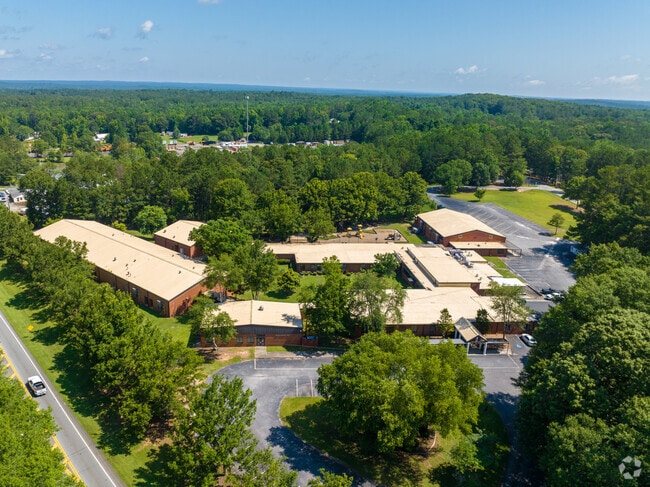 Arnco-Sargent Elementary School has a large campus with green landscapes.