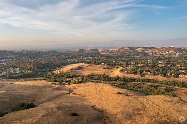The Turtle Ridge area offers spectacular views of the city, including Bommer Canyon.